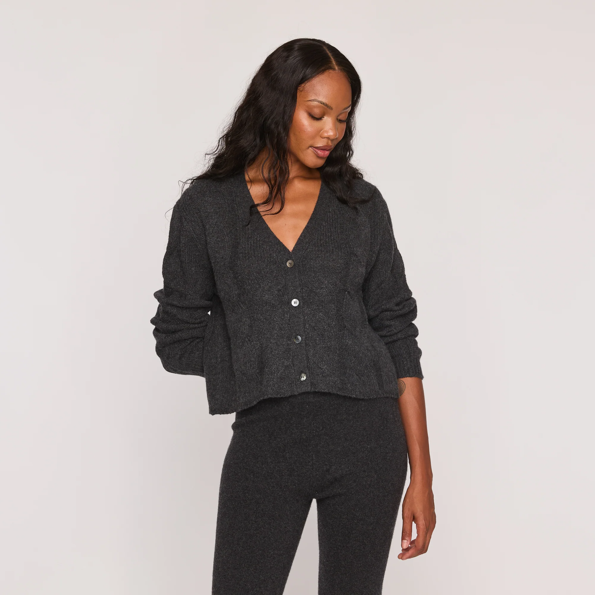 CABLE V NECK CARDIGAN - Image 5