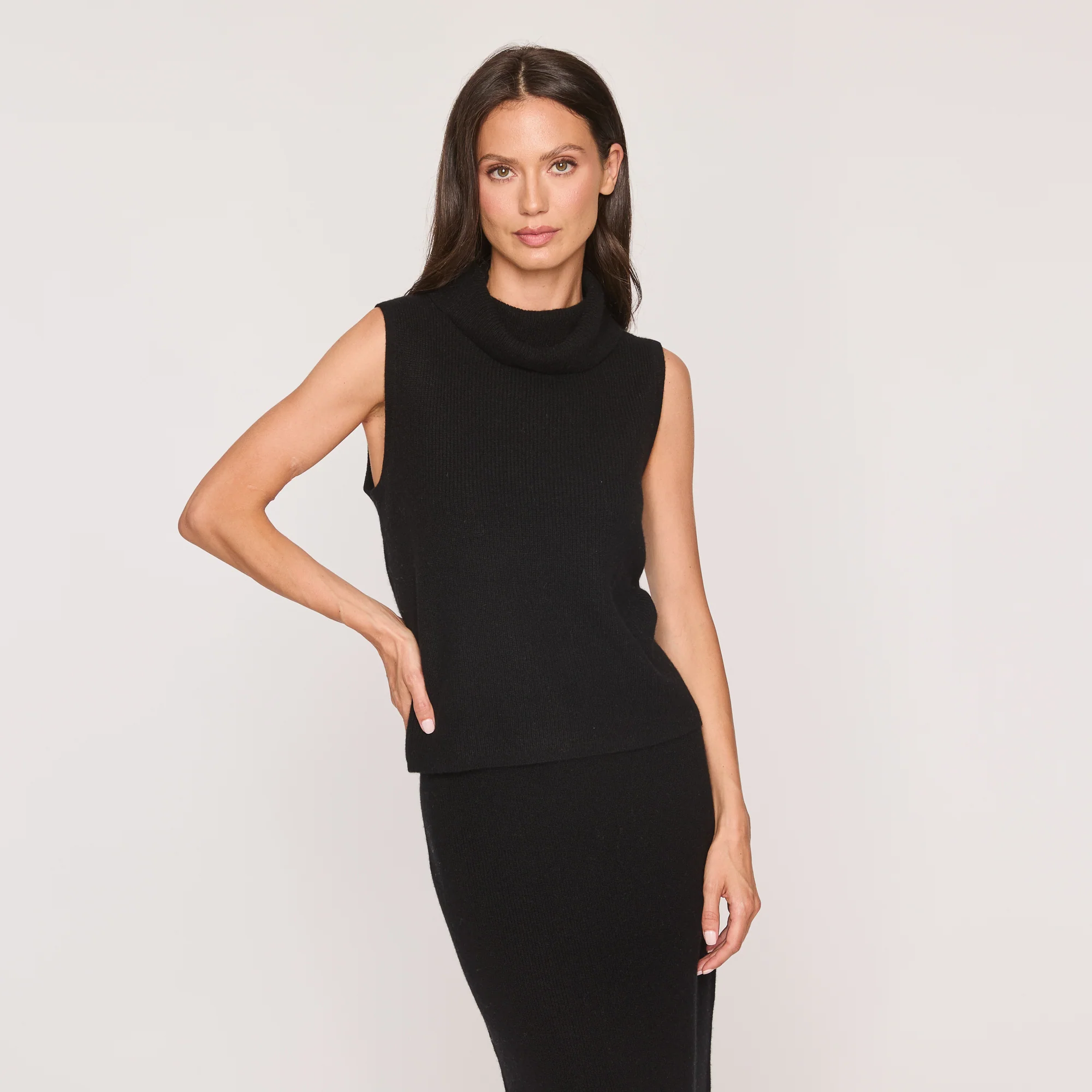 CROPPED SLEEVELESS TURTLENECK - Image 3